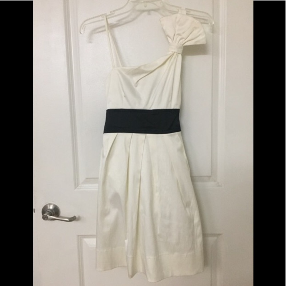 White One Shoulder Asymmetrical Dress Bow Small S